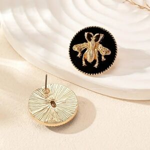 FASHION STUD EARRINGS!